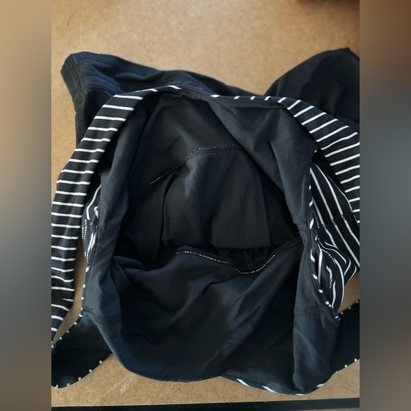 LuLu Lemon athletica, size 6, activewear top with NO INNER BRA, - Picture 4 of 5